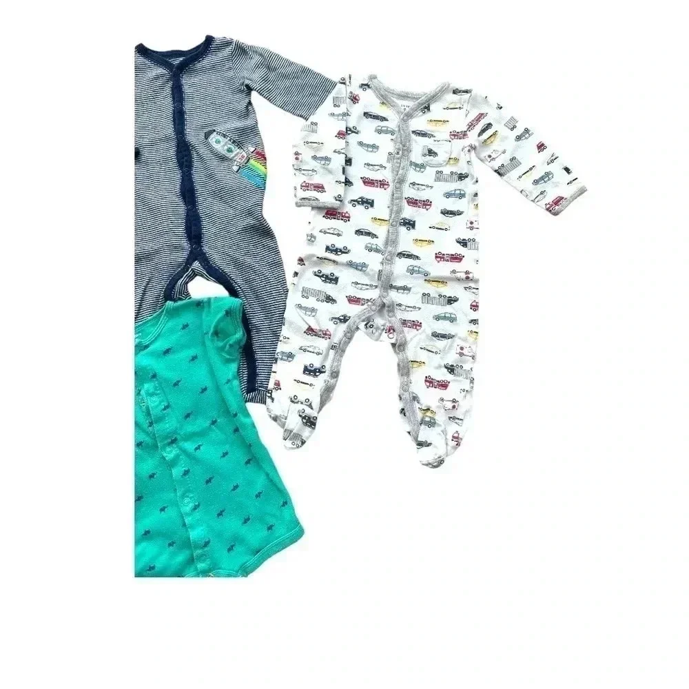 Bundle of 6 pieces of baby clothings size 9 months old bodysuits/footsies
